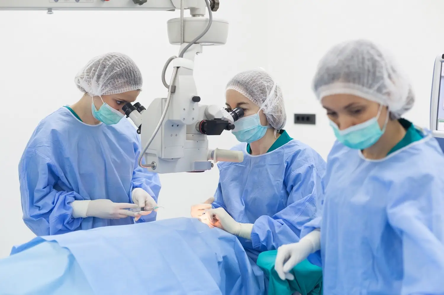 Operacija katarakte - Šta je potrebno da zna svaki nosilac kontaktnih sočiva?