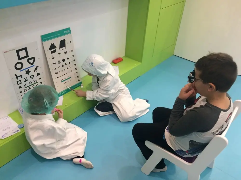 Kad porastem biću... OFTALMOLOG