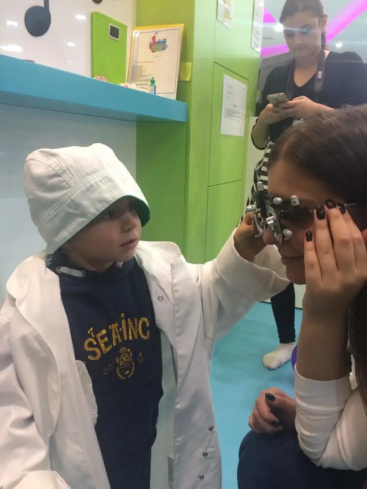 Kad porastem biću... OFTALMOLOG