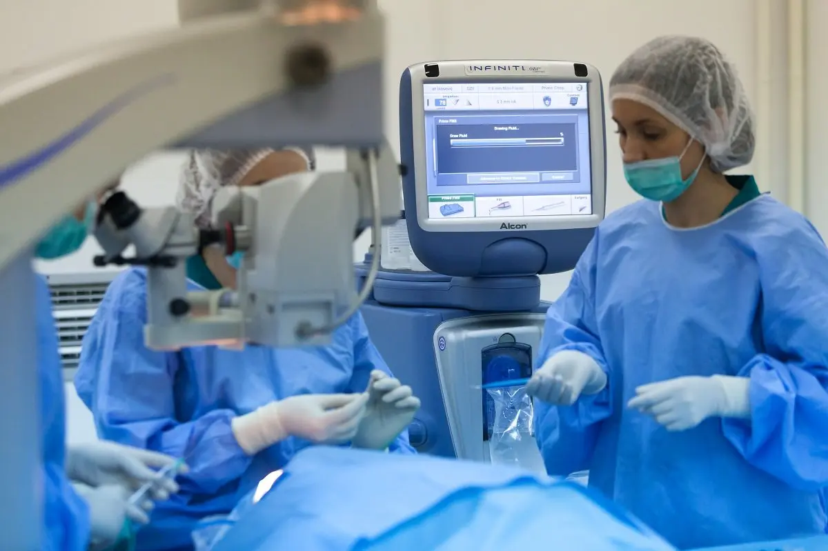 INFINITI-Vision-System-operacija-katarakte