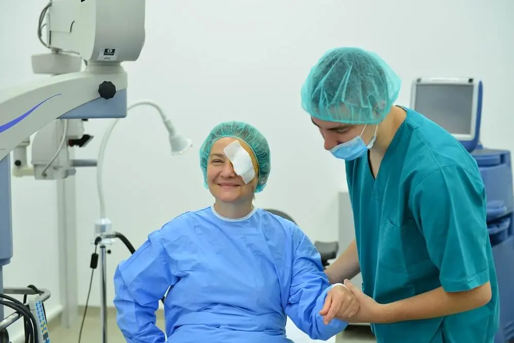 Davanje injekcije u oko